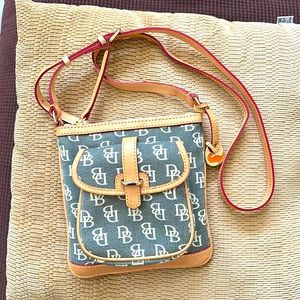 Brand New Dooney & Bourke crossbody bag with signature logo